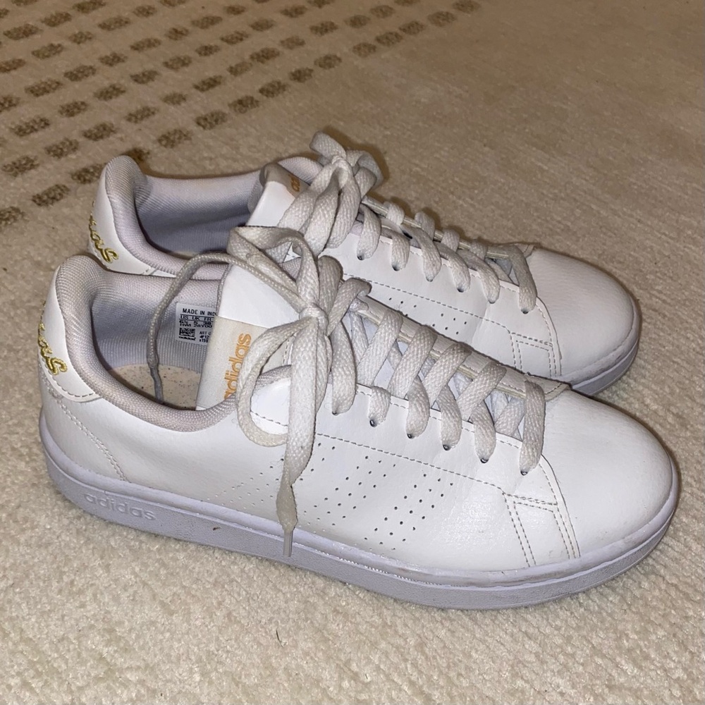 Adidas White ADVANTAGE SUSTAINABLE SHOES, women 6.5, EUC
